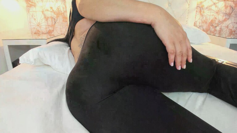 SaharaLyn's Streamate show and profile