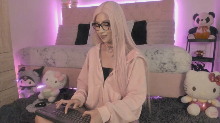 EmmaBrownLee's Streamate show and profile