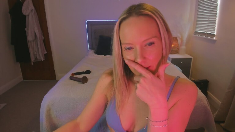 HotWifeUK's Streamate show and profile