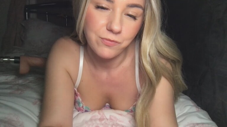 Bella808's Streamate show and profile