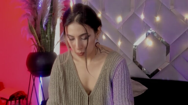 SaaraFoox's Streamate show and profile