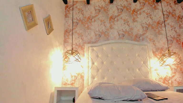 SaharaLyn's Streamate show and profile