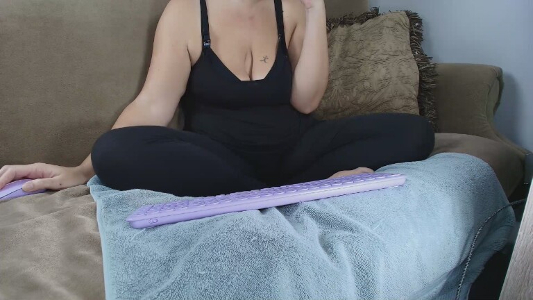 Chelle0069's Streamate show and profile