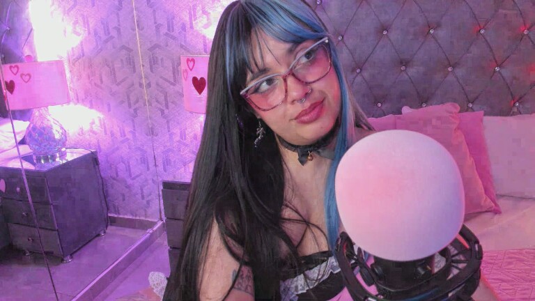 MaddieWaves's Streamate show and profile