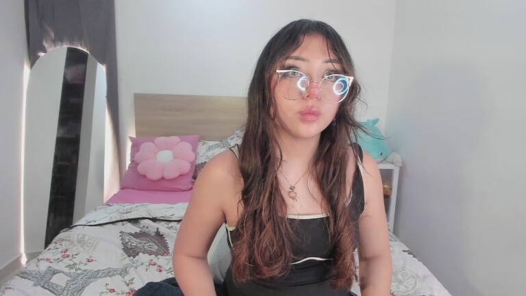 EmyGom3zz's Streamate show and profile