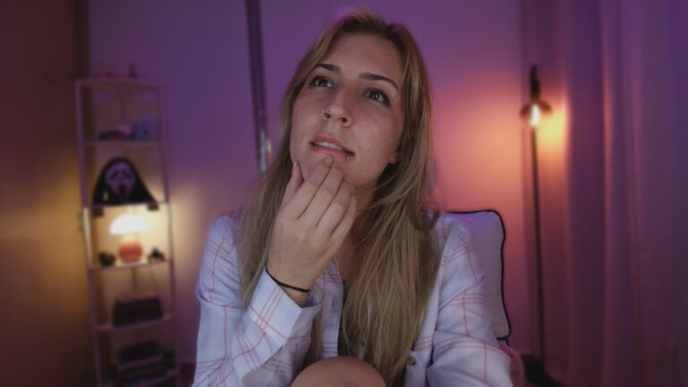 LindaSofiaa's Streamate show and profile