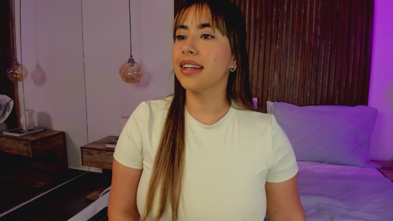 MaraMoore's Streamate show and profile