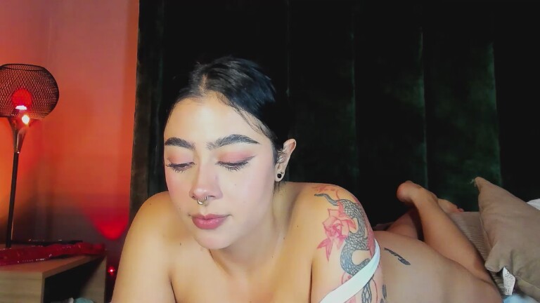 TaniaRedd's Streamate show and profile