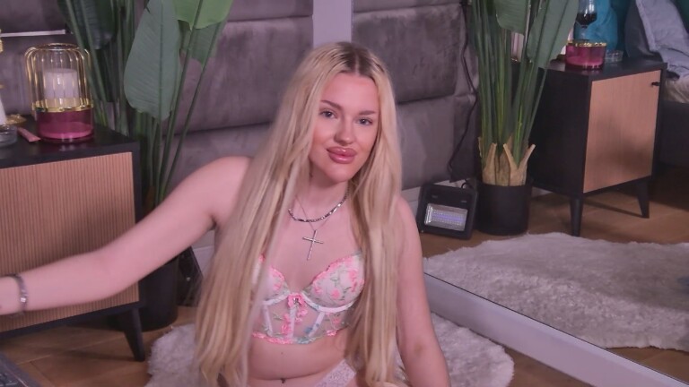 NadineBonita's Streamate show and profile