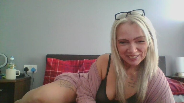 Elly49's Streamate show and profile