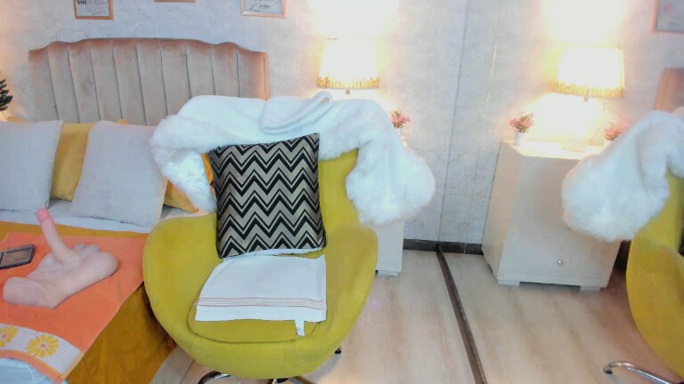 MoulinLamour's Streamate show and profile