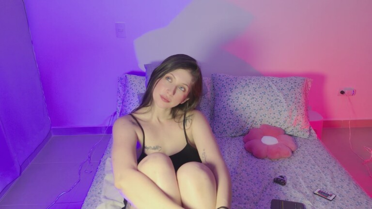 EmmaShaykk's Streamate show and profile