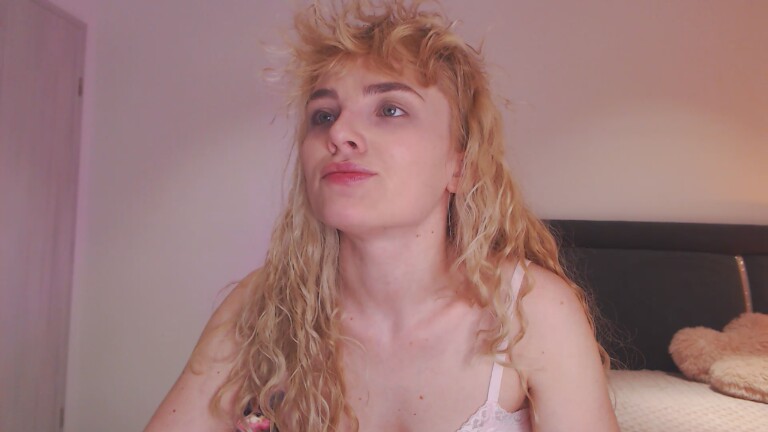 EVYE's Streamate show and profile