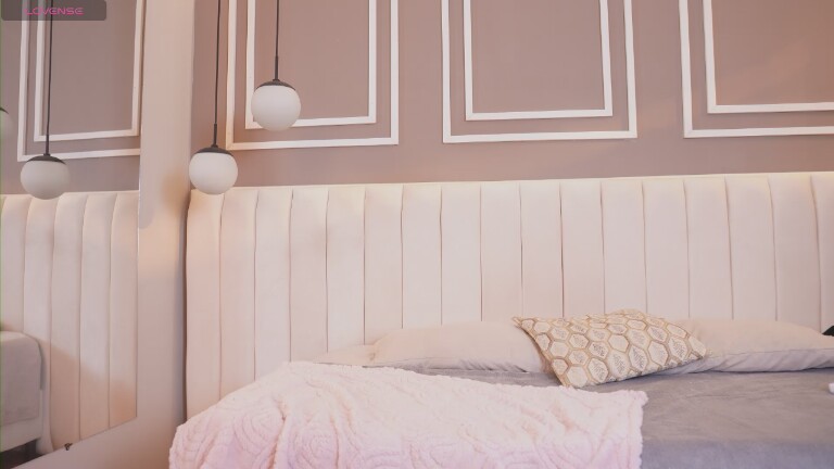 ZaraMiiuw's Streamate show and profile