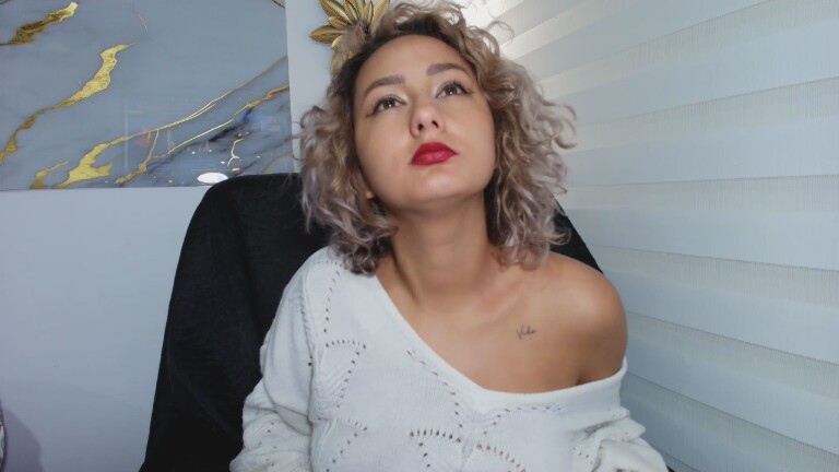 FloraSaenzX's Streamate show and profile