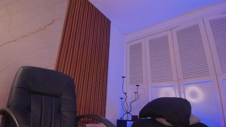 Emiilycollins18's Streamate show and profile