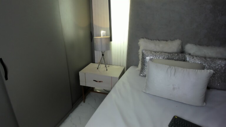 Violeta_Maddox's Streamate show and profile