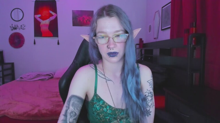 NikkiVill's Streamate show and profile