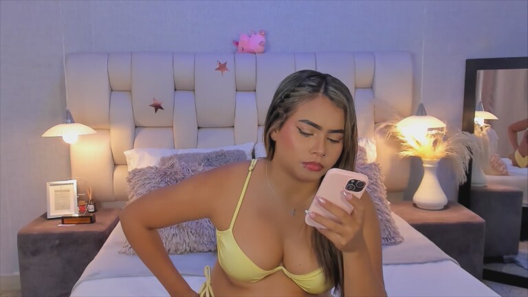 EmmaPrinncess's Streamate show and profile