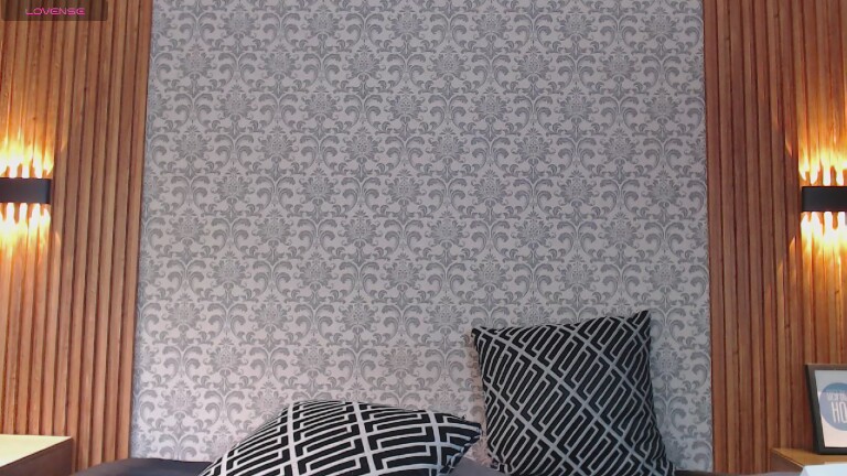 Charlotte_18's Streamate show and profile