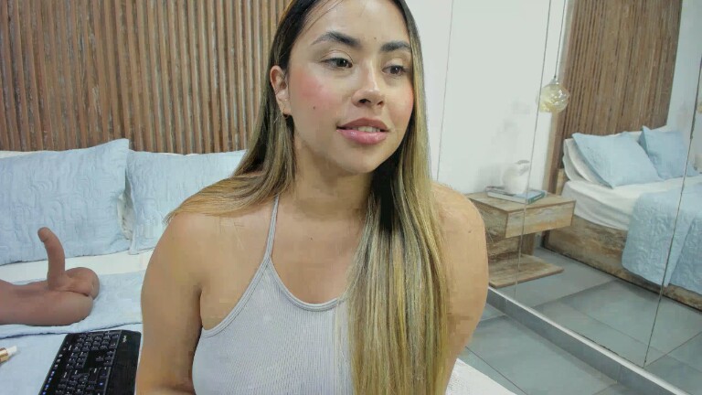 MaraMoore's Streamate show and profile