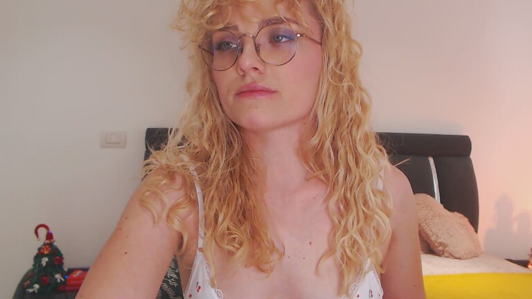 EVYE's Streamate show and profile