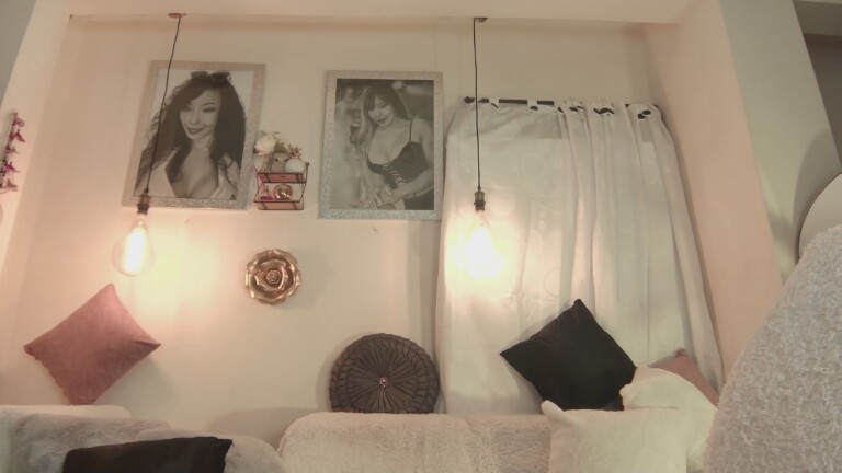 SelenaRossi's Streamate show and profile