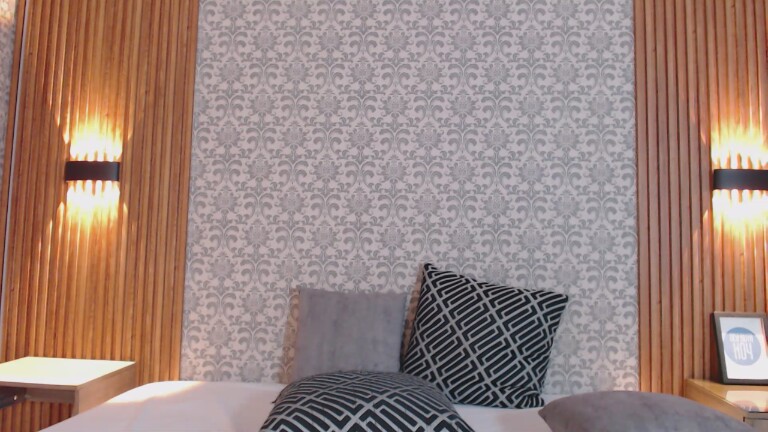 Charlotte_18's Streamate show and profile