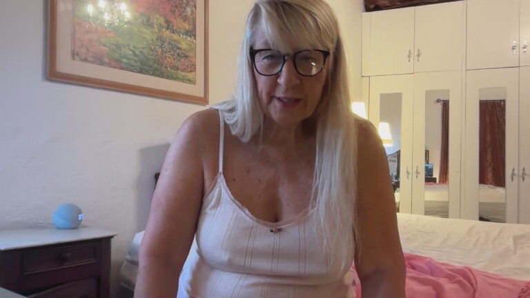 FoxyLeo's Streamate show and profile