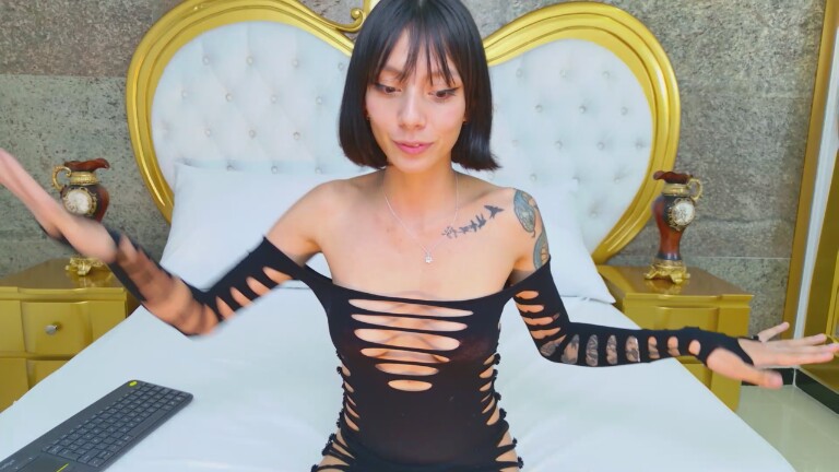 SaraLambert's Streamate show and profile