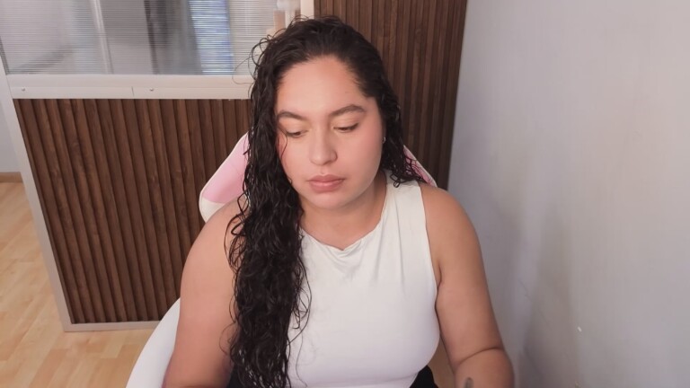 SharaThomas's Streamate show and profile