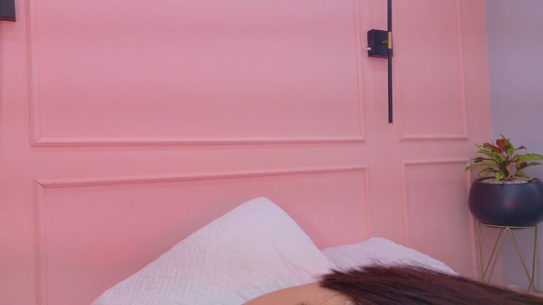 littleezoee's Streamate show and profile