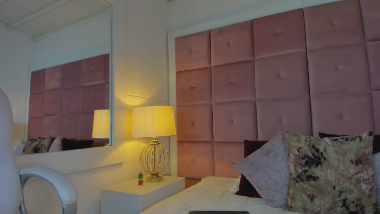 hollyBrisstol90's Streamate show and profile