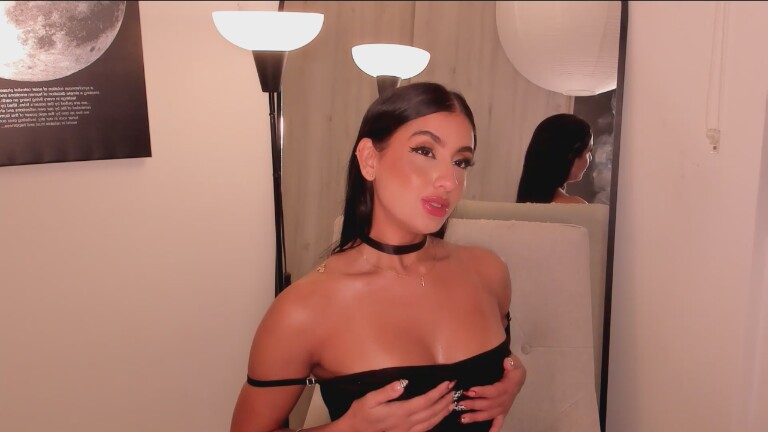 Nina_Cravizz's Streamate show and profile