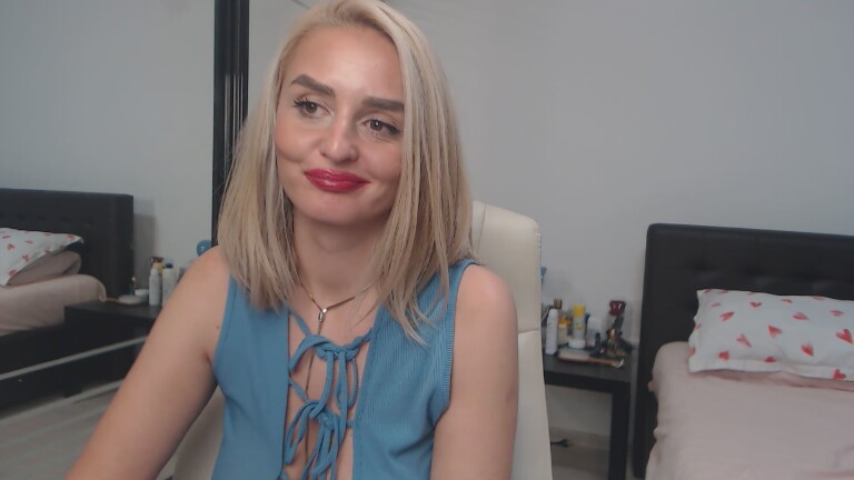 xMEDEEA's Streamate show and profile