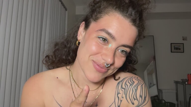 Velvette_Peach's Streamate show and profile