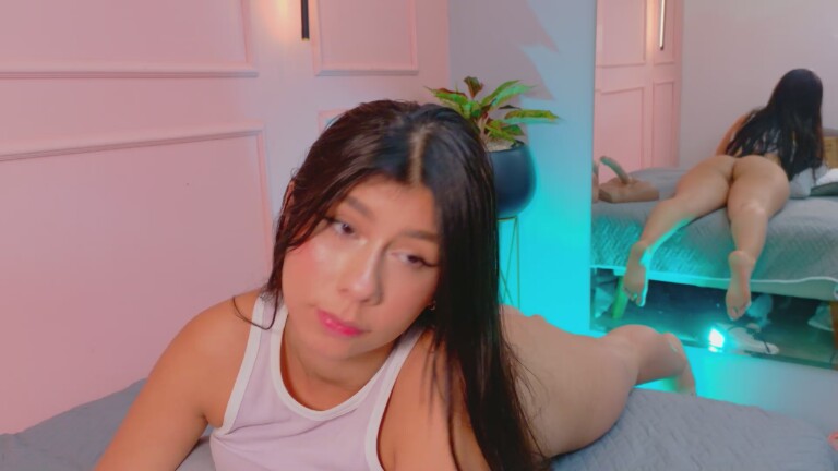 littleezoee's Streamate show and profile